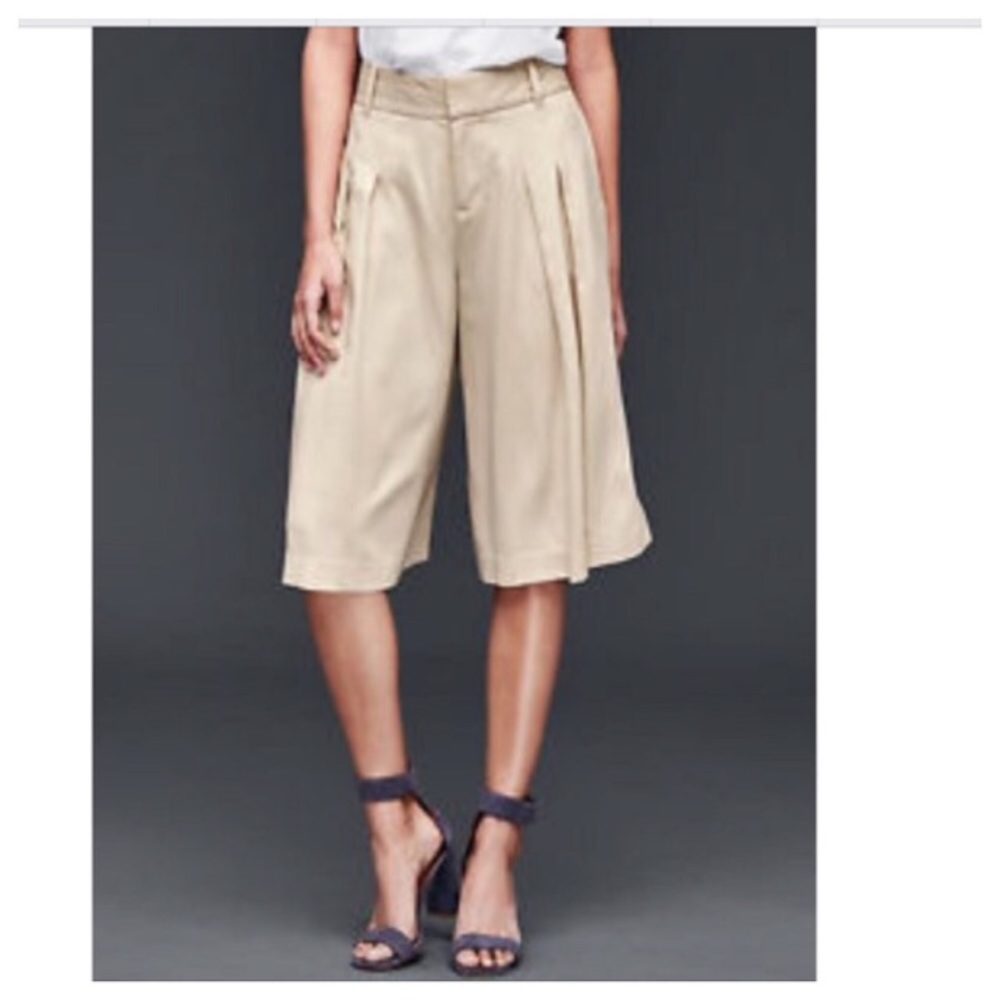 ~Sz 00, 0~ NWOT Gap Wide Leg Crop.